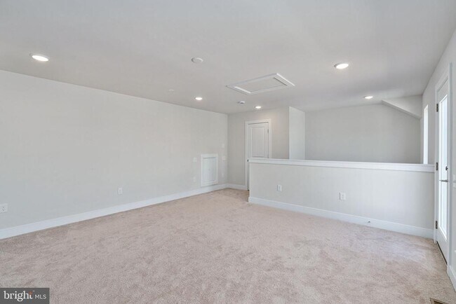 Building Photo - 1747 Riverbluff Ave