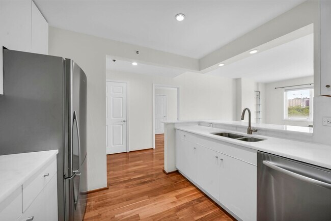 Building Photo - 2110 City Pl