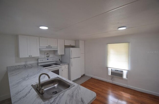 Building Photo - 3306 Peachtree Hill Rd