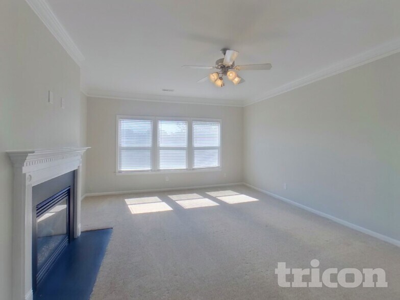 Building Photo - 527 W Saddletree Dr