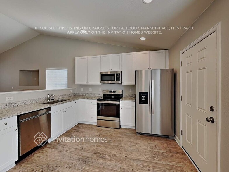 Building Photo - 8327 Firethorn Dr