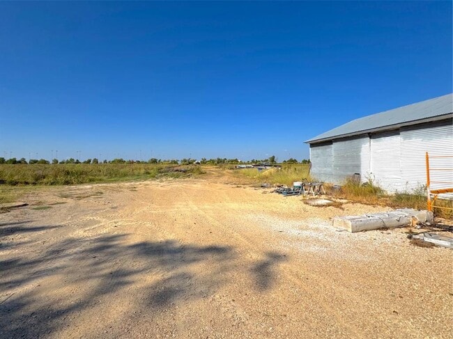 Building Photo - 4213 N Main St