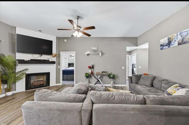 Building Photo - 1469 Fredrick Dr