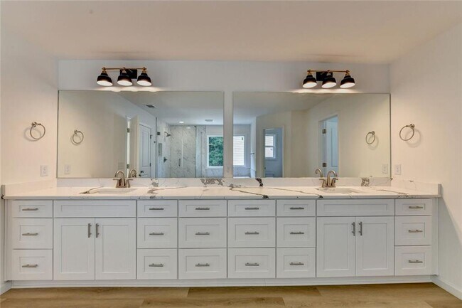Building Photo - 9135 Fox Trail Ln
