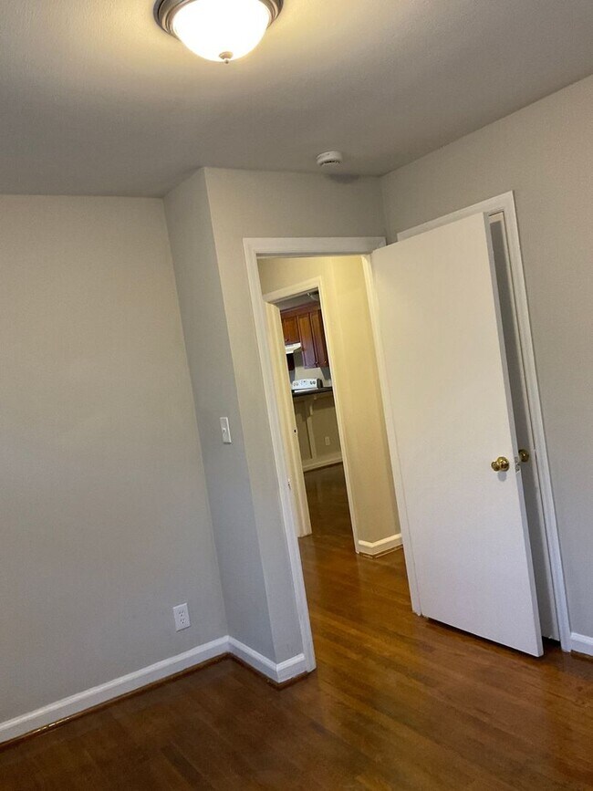 Building Photo - 4 Bedroom Brick Home in Gastonia - Hardwood Floors, Spacious Rooms!!!