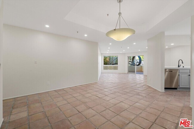 Building Photo - 235 Main St