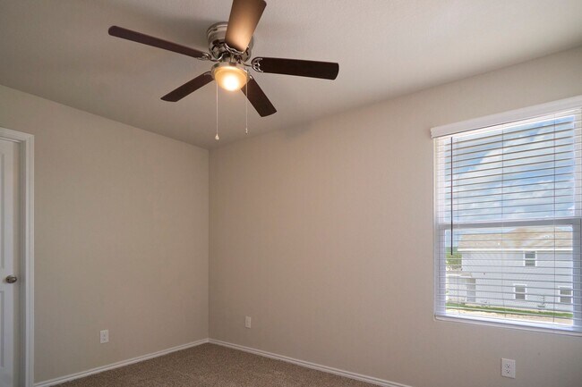Building Photo - Hunters Ranch Beauty! 3 Bedroom 2 1/2 Bath Townhome