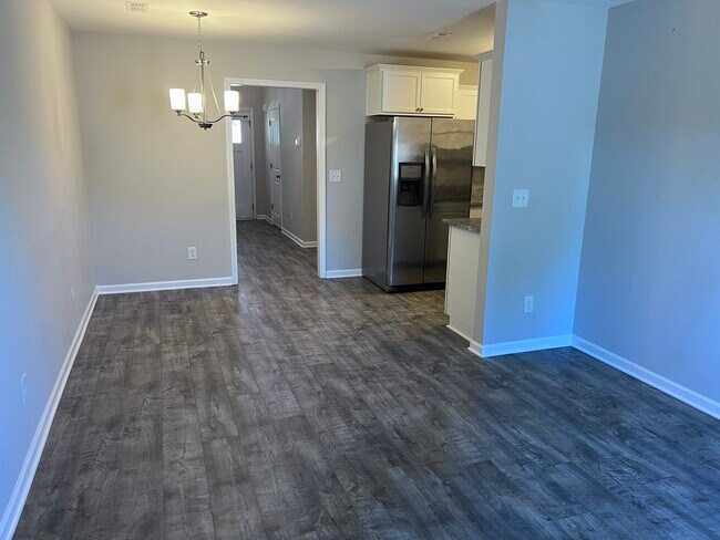 Building Photo - 3250 Clemons Cir
