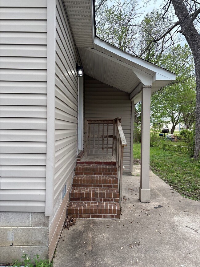 Building Photo - 407 S Washington Ave