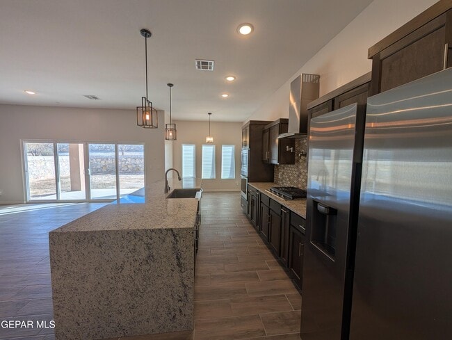 Building Photo - 517 La Entrada Cir