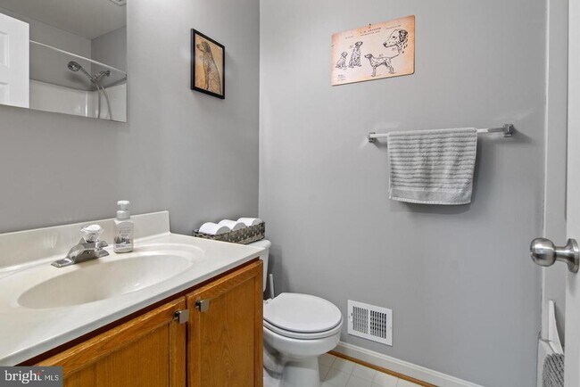 Building Photo - 110 Stull Ct