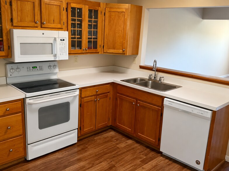 Building Photo - 243 Eastview Cir