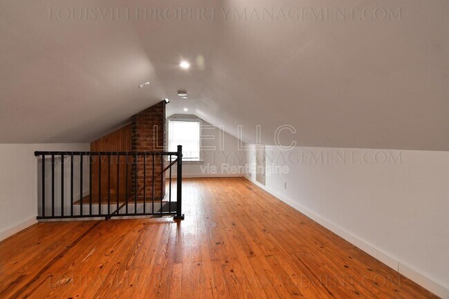 Building Photo - 702 Compton St