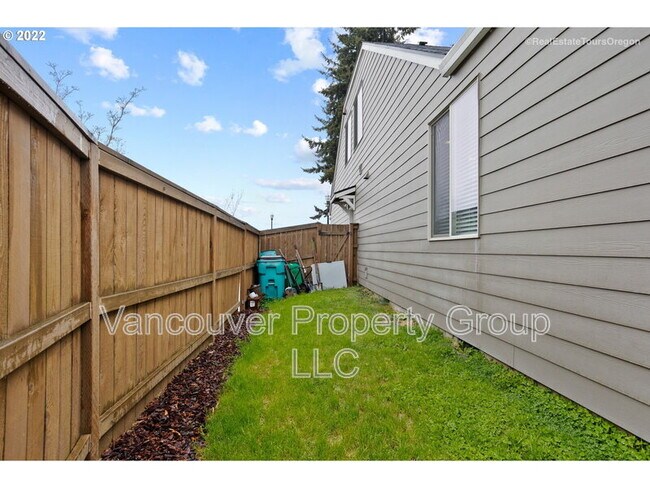 Building Photo - 2707 NE 131st Ct