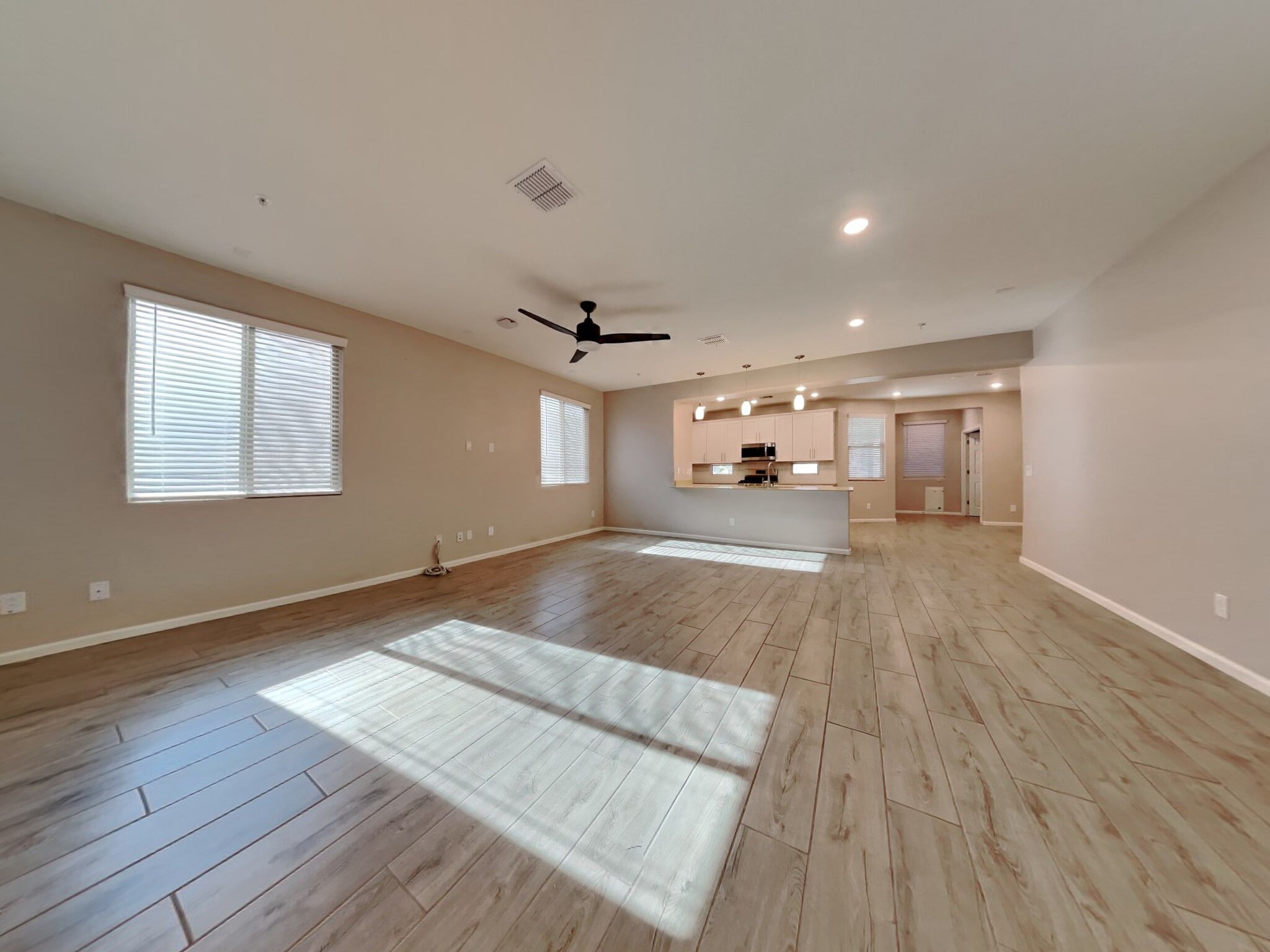 Building Photo - 21266 W Wilshire Dr