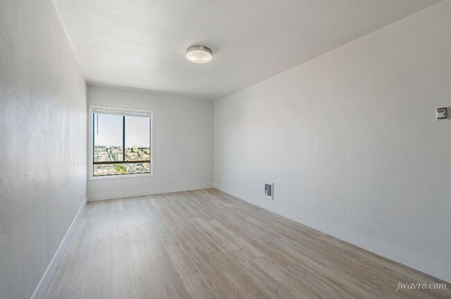 Building Photo - 70 Terra Vista Ave