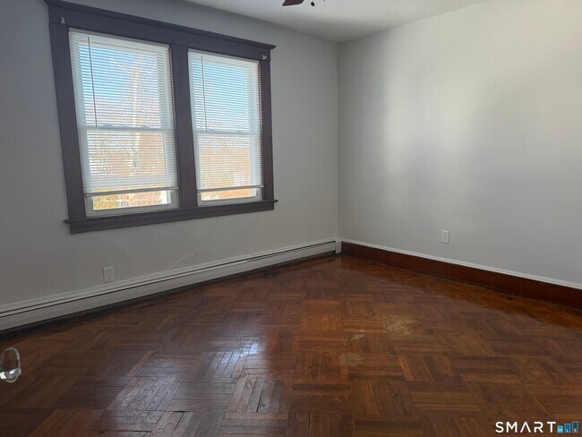 Building Photo - 118 Riverview Ave