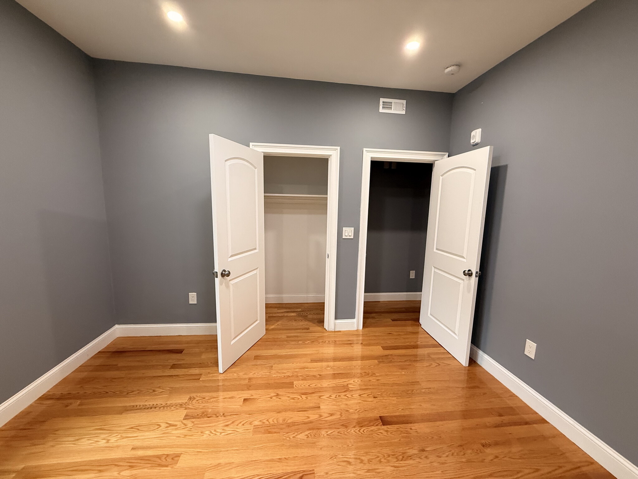 Building Photo - 339 Cambridge St