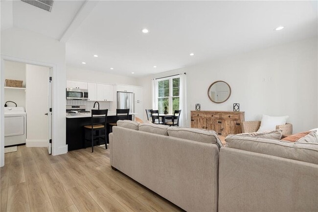 Building Photo - 50 S County Trl