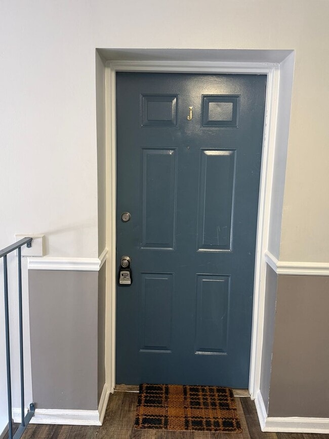 Building Photo - 3 BEDROOM CONDO. Walking Distance to University of NC-Charlotte