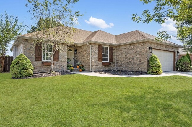 Building Photo - Newly Remodeled! | 4 Bedroom | 2 Bathroom | 2 Car Garage | 1,700 sq ft home | Fenced in back yard...