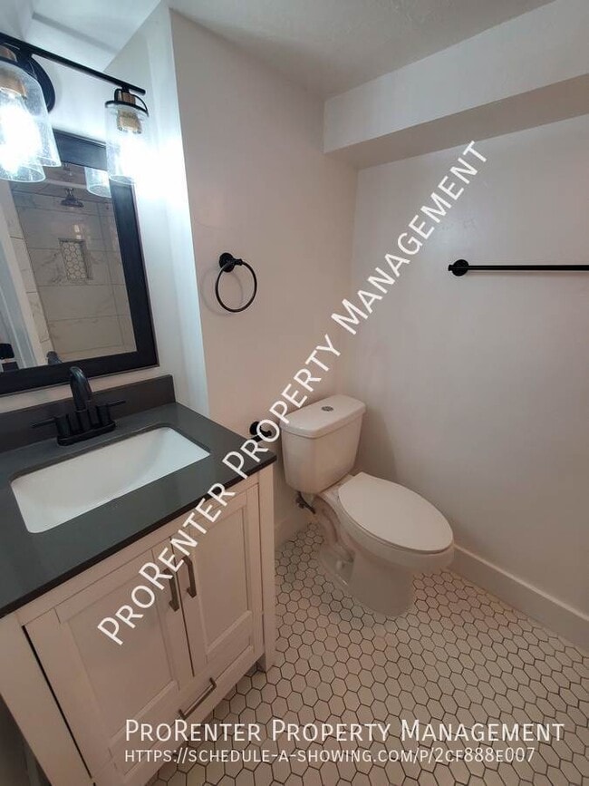 Building Photo - 145 W 200 N