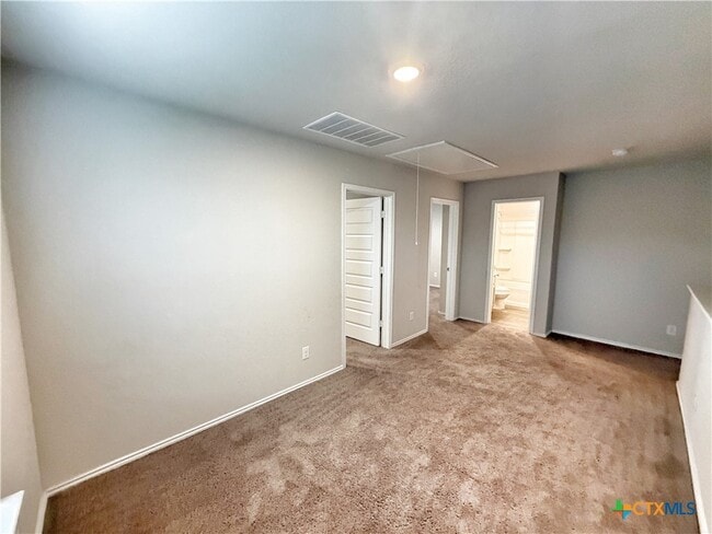 Building Photo - 2432 Ayers Dr