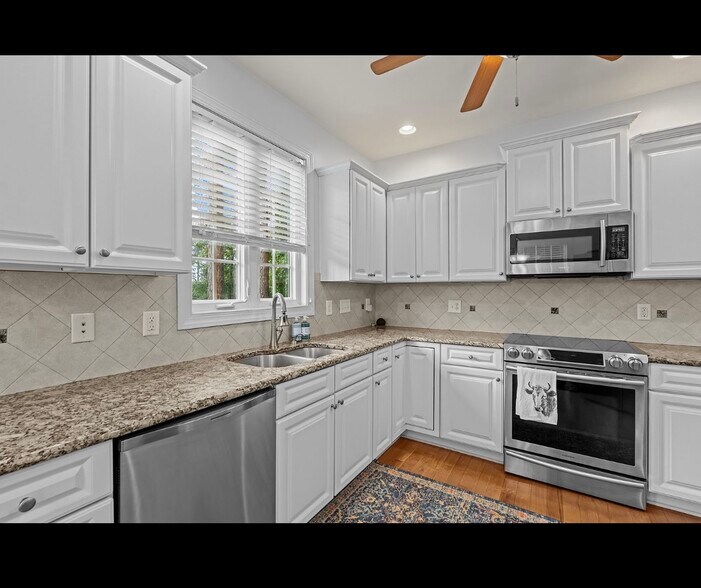Building Photo - 94 Pine Hawk Dr