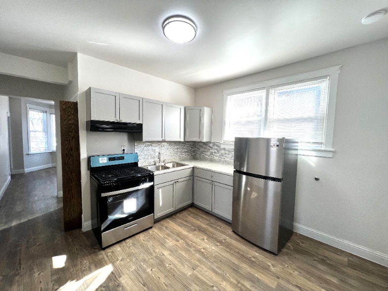 Building Photo - 8208 S South Shore Dr