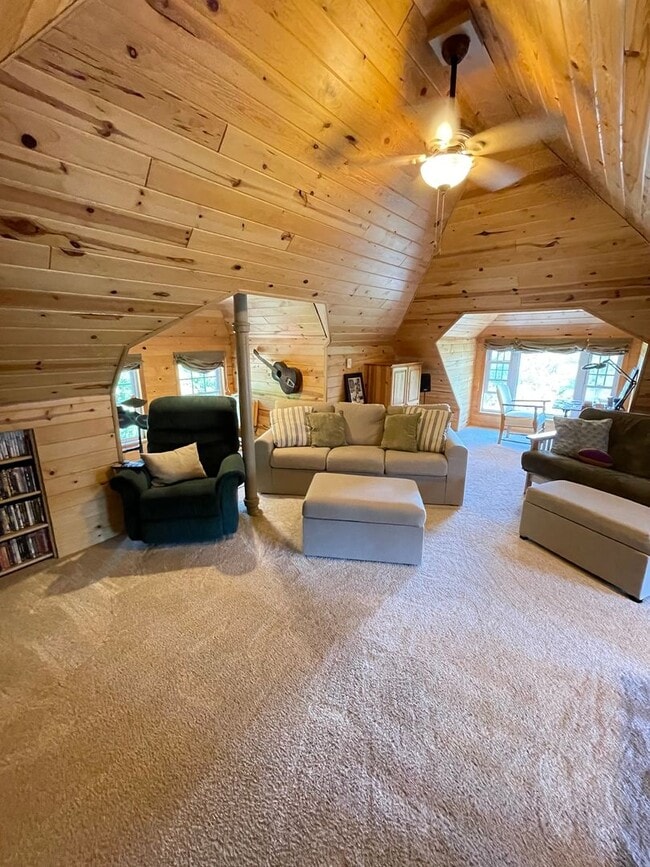 Building Photo - AVAILABLE AUGUST 1ST - Beautiful Single Fa...