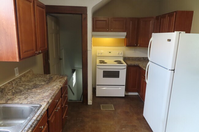 Primary Photo - 806 E Deshler Ave