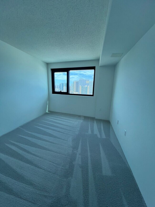Building Photo - Brand New Kakaako Ililani Condo 2 bedroom ...