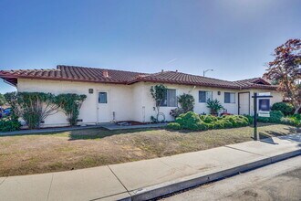 Building Photo - Newly Remodeled 3BR, 2BA, 1,117sf Duplex w...