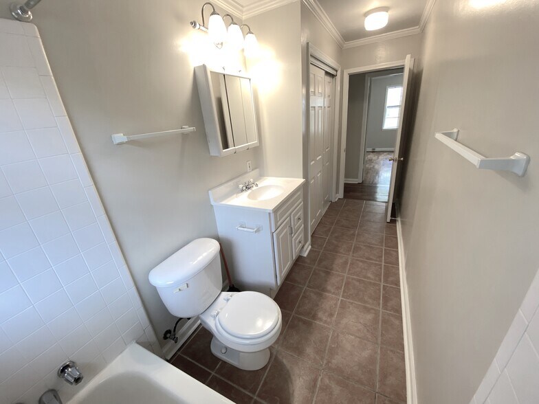 Hallway bath - 132 N Rembert St