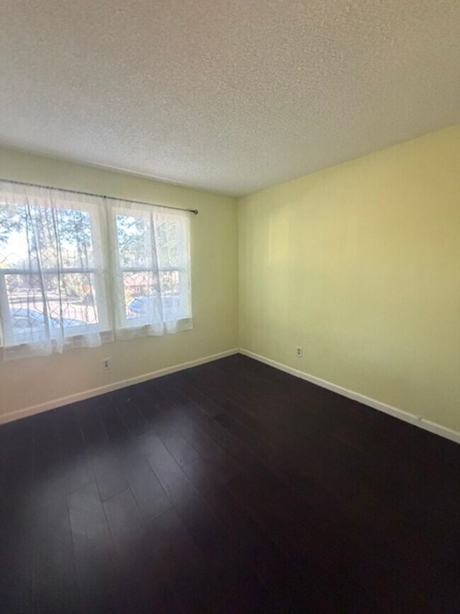 Building Photo - Charming 3 Bedroom + 2 Bathroom Half-Plex Near the American River in Fair Oaks: $2,375.00 + $100.00