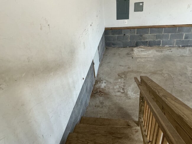 Building Photo - Welcome home!  Sought after Lake of the Woods!