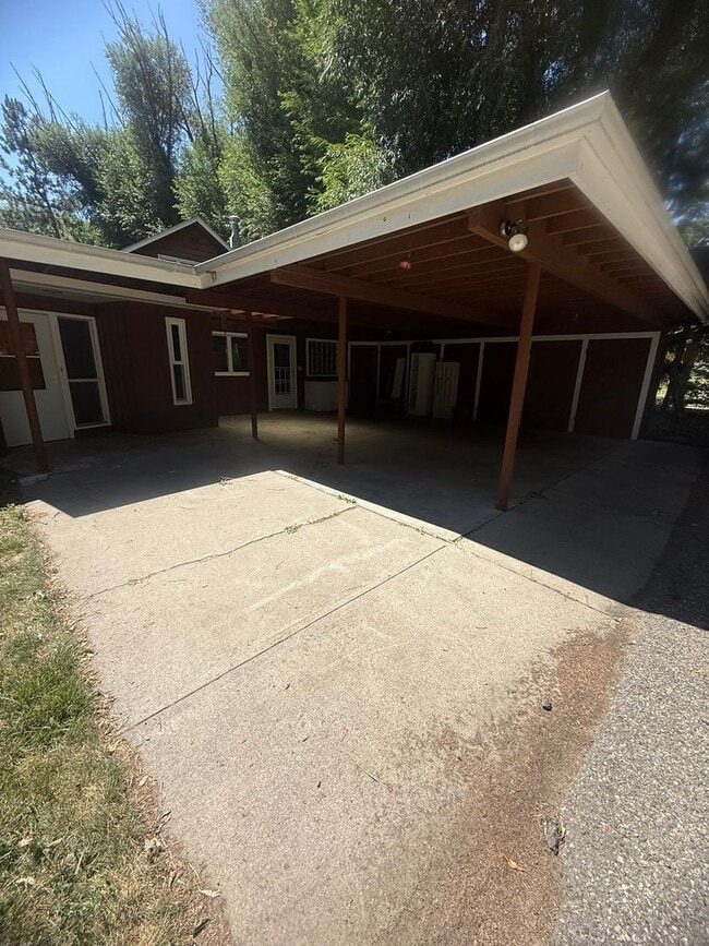 Primary Photo - 9 Elkhorn Ln