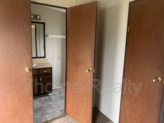 Building Photo - 81 Matts Ln