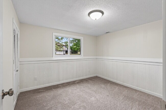 Building Photo - 8370 6th St NE