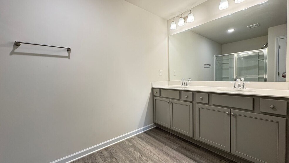 Building Photo - 4679 Fullerton Dr