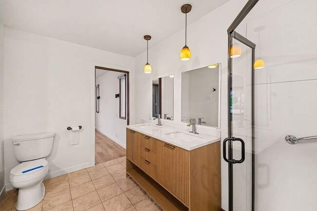 Building Photo - 2658 35th Ave W