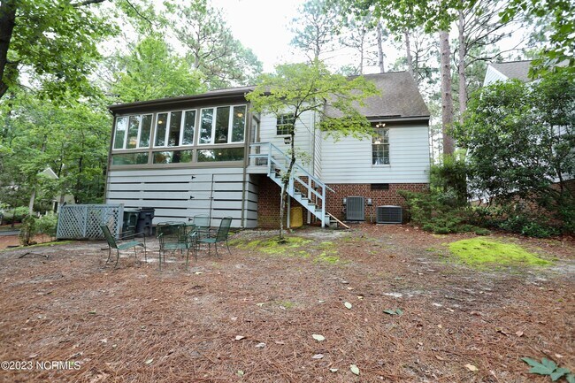 Building Photo - 25 Villagewood Cir