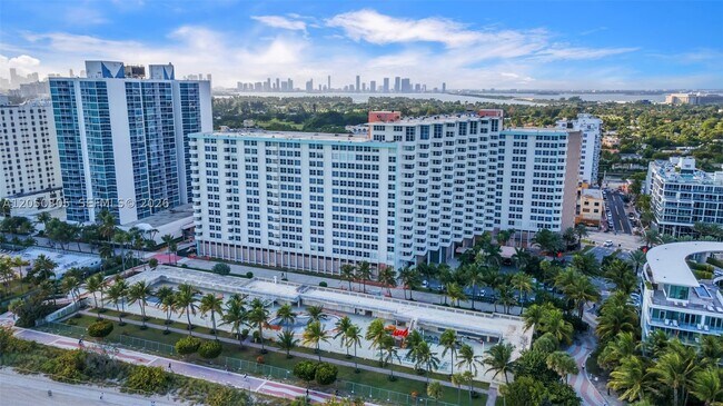 Building Photo - 2899 Collins Ave