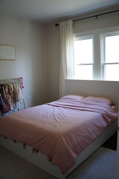 Building Photo - 10010 Burton Ave