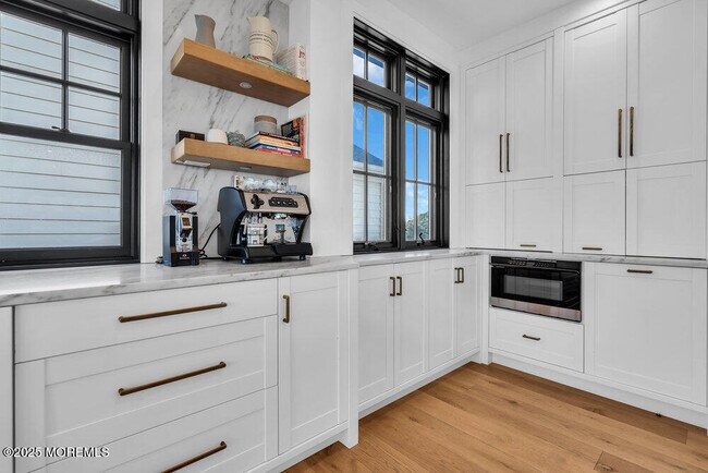 Building Photo - 802 1st Ave