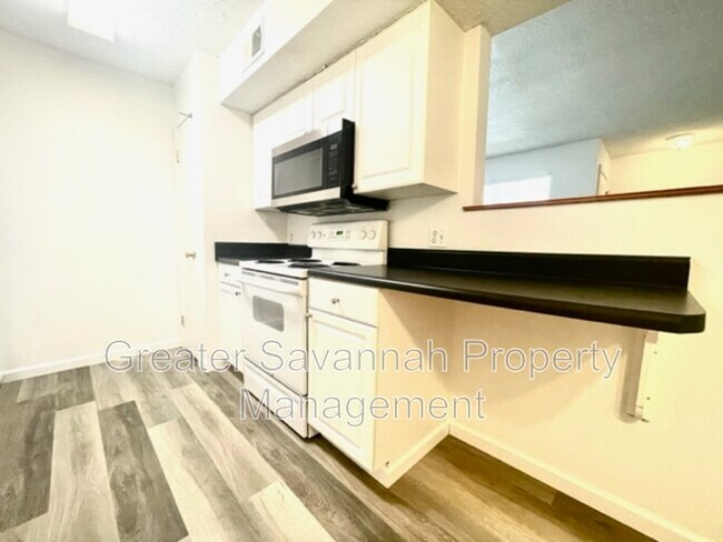 Building Photo - 401 N Cromwell Rd
