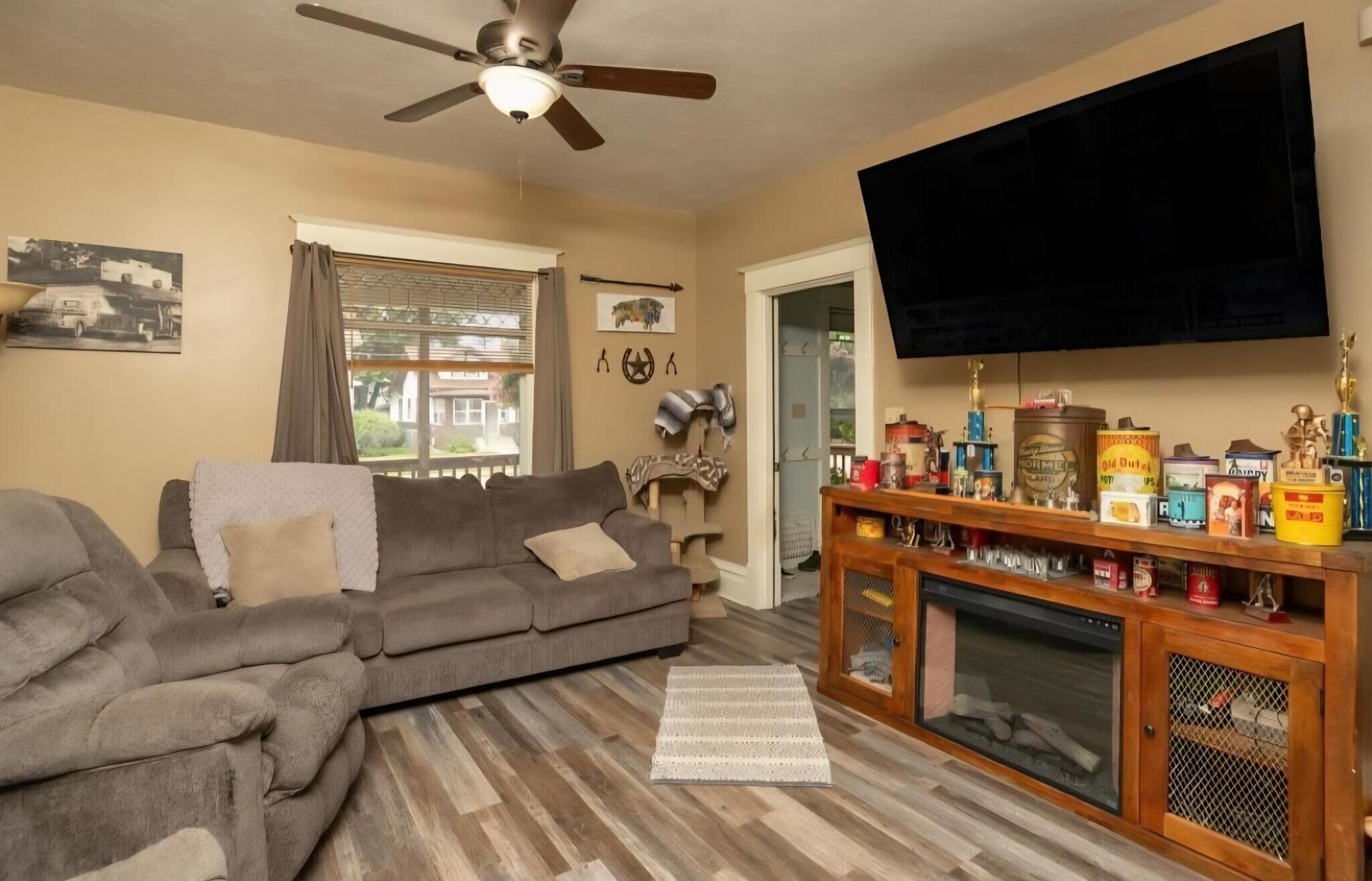 Building Photo - 611 4th Ave NW