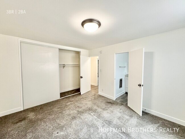 Building Photo - 5417 Newcastle Ave