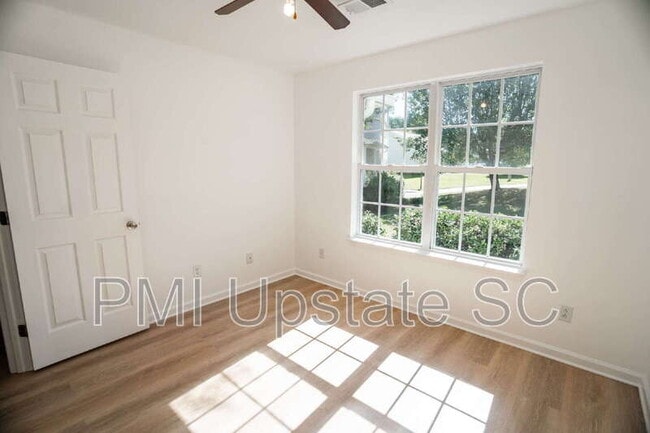 Building Photo - 432 Longspur Ct