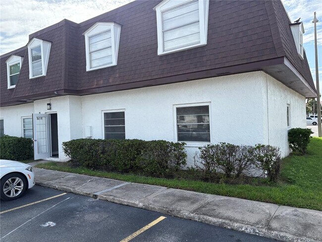 Building Photo - 9218 Tudor Dr